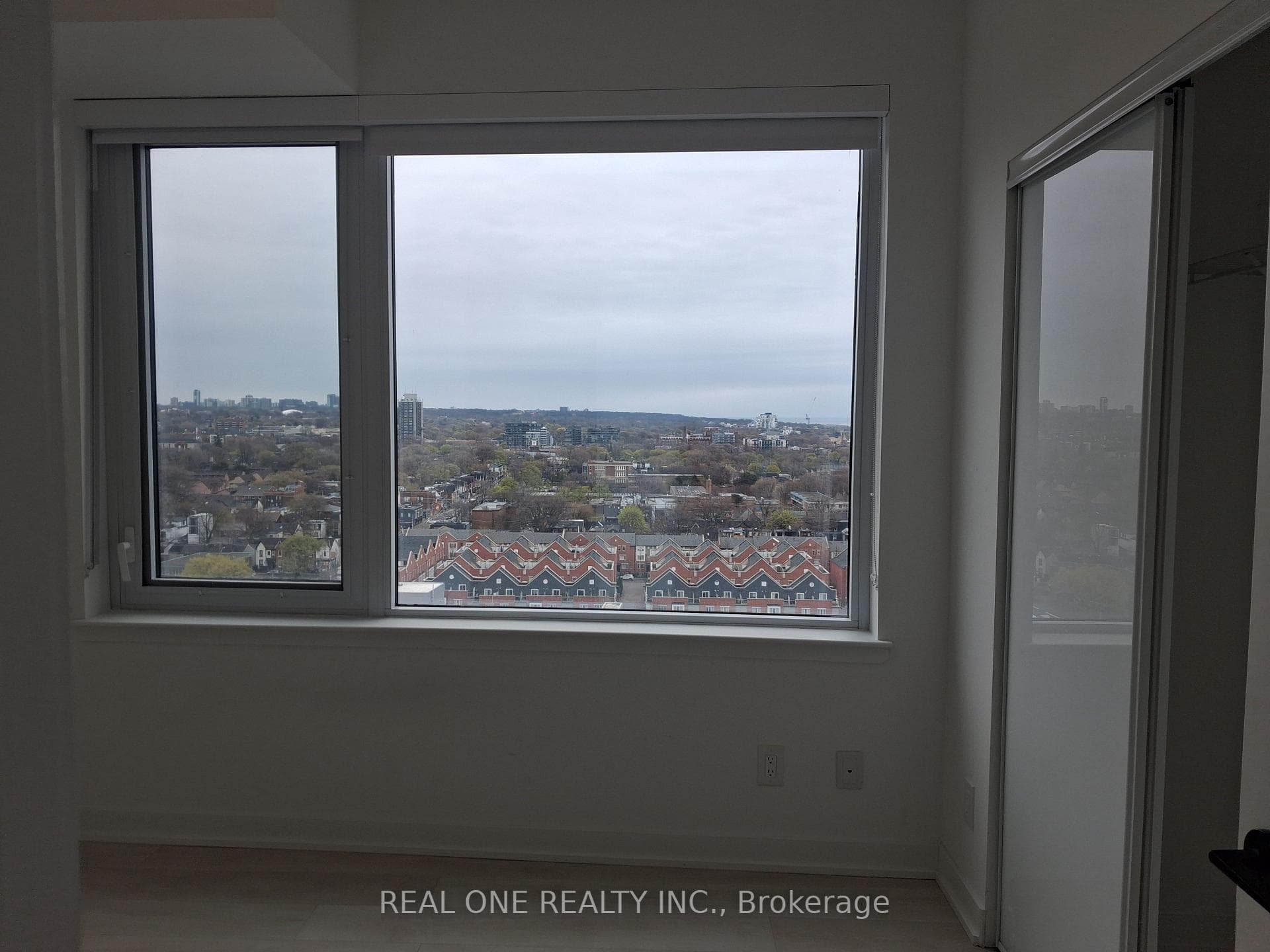 5 Defries Street Unit 1602 photo 12
