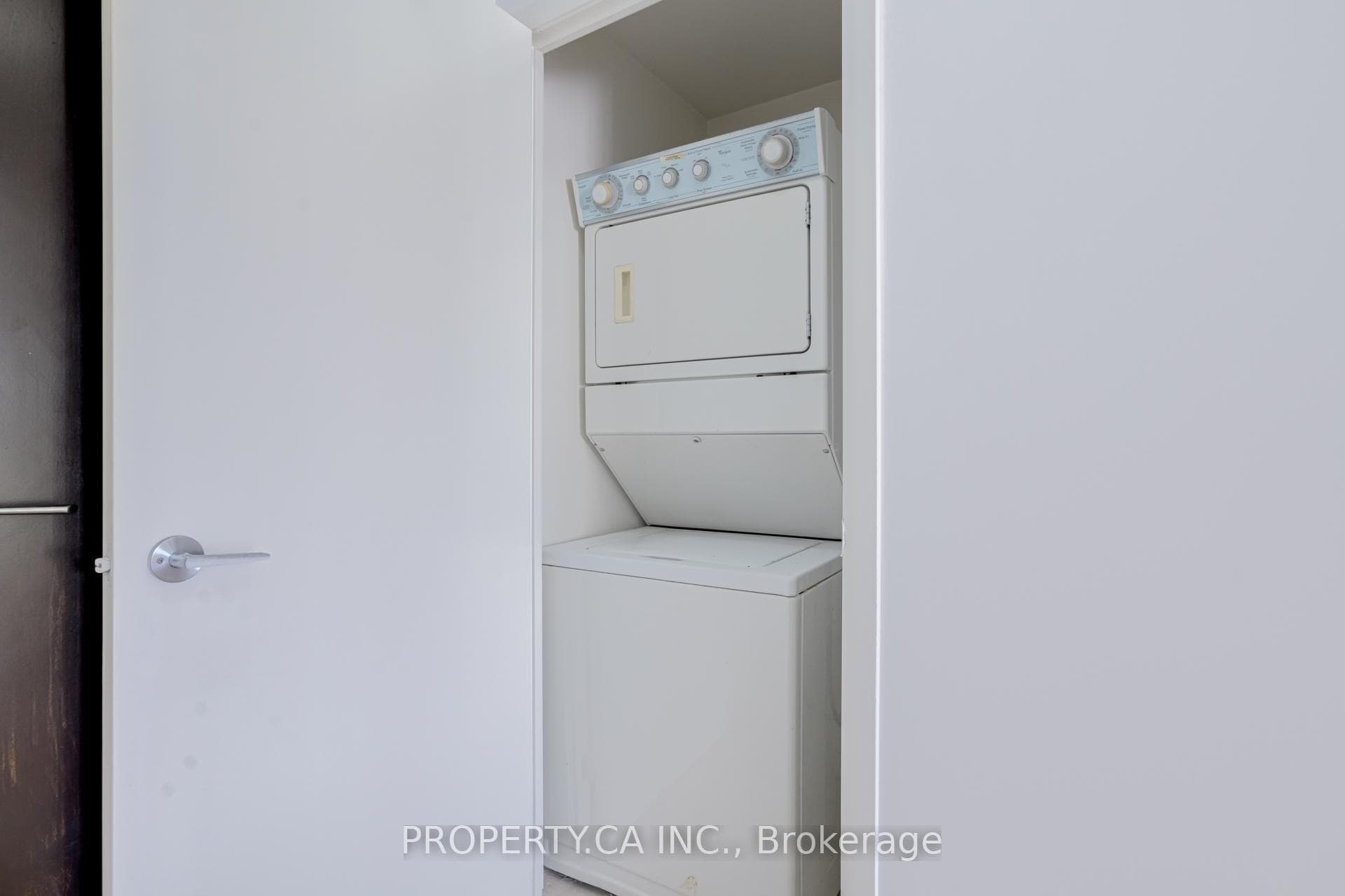 231 Fort York Boulevard Unit 713 photo 24
