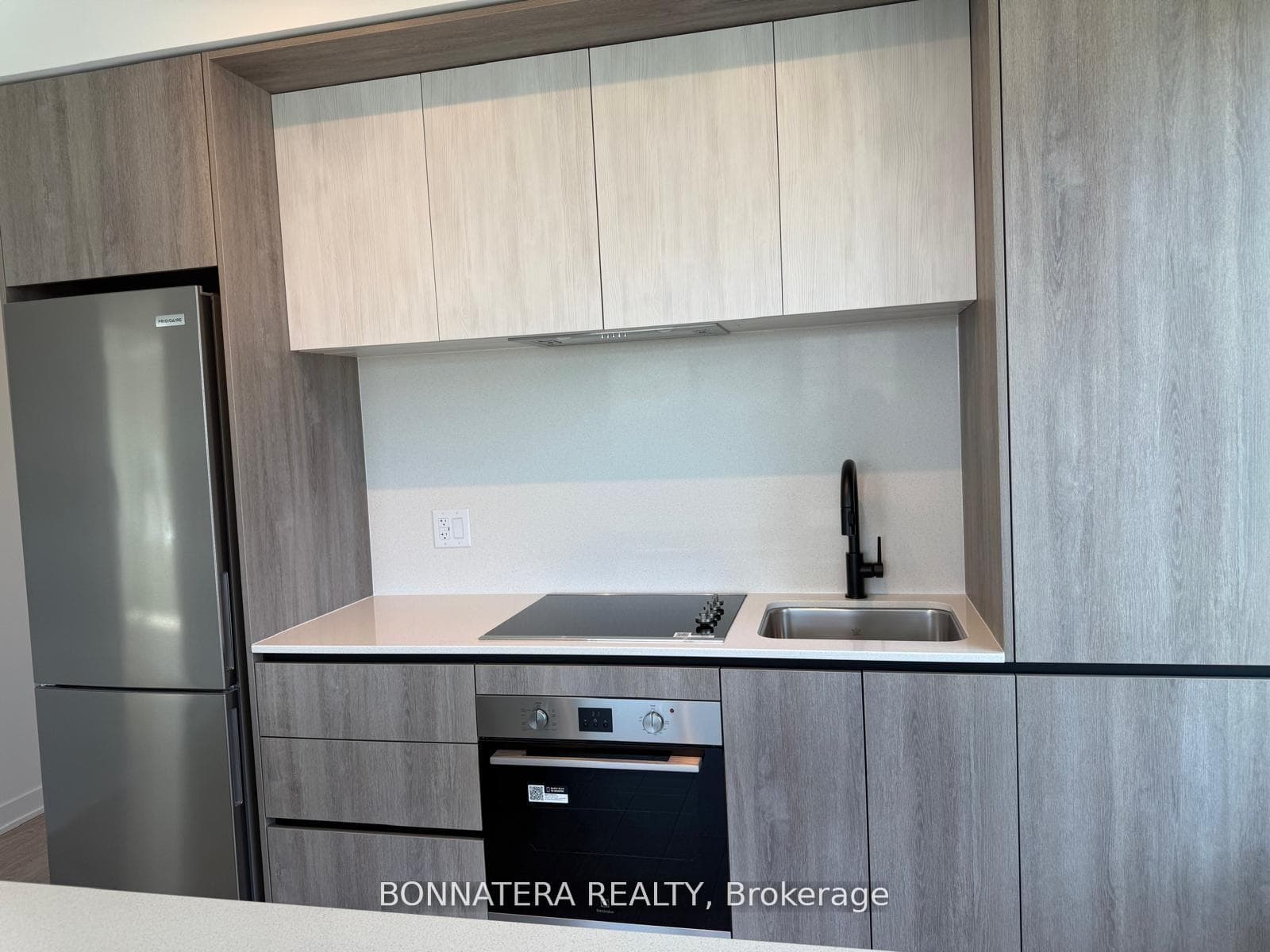 2495 Eglinton Avenue Unit 904 photo 8