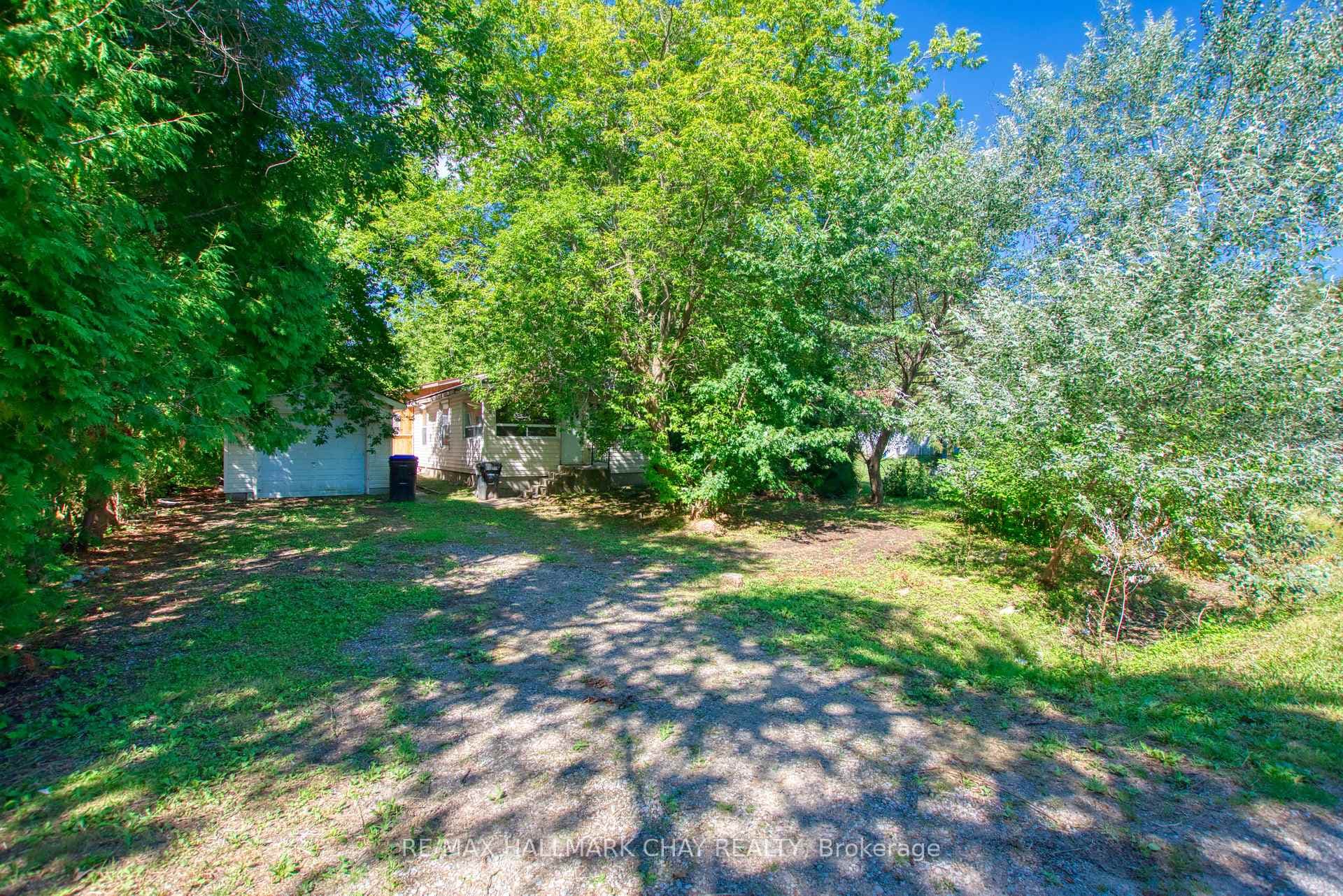 956 Carson Avenue photo 3