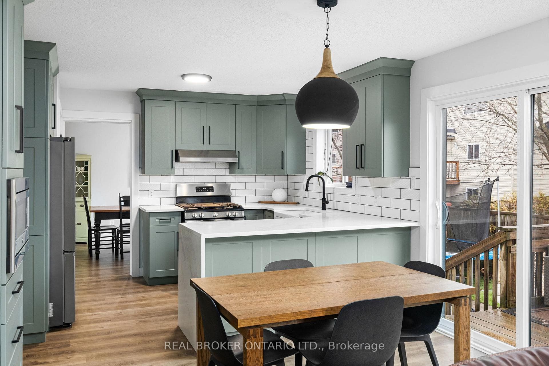 527 Joseph Street photo 22
