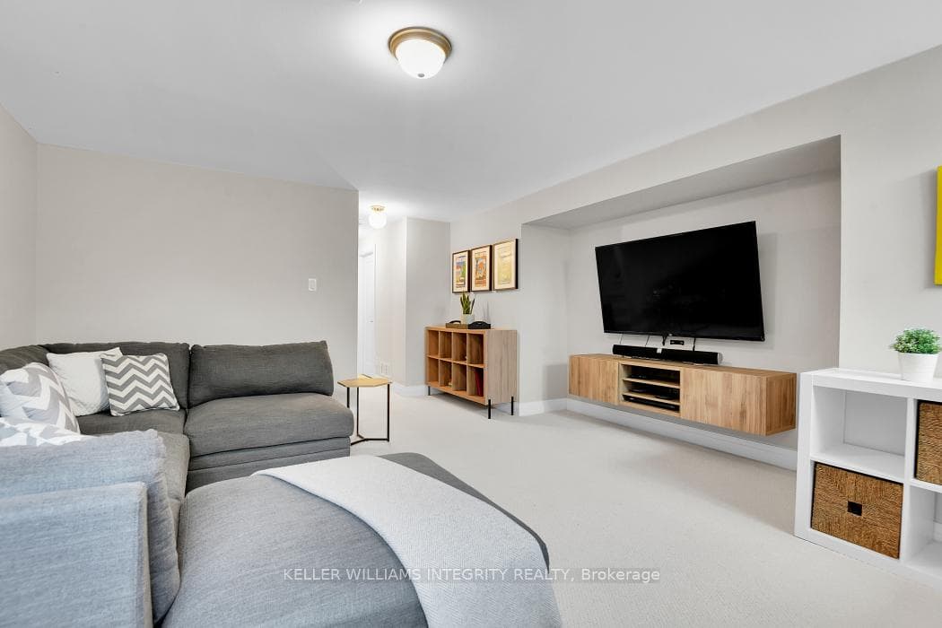 828 Carnelian Crescent photo 24
