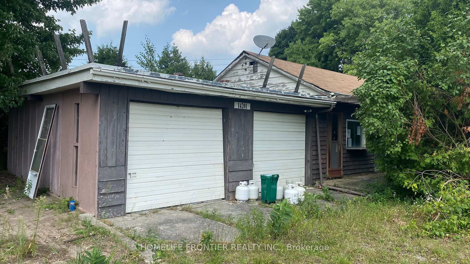 14201 Woodbine Avenue photo 1