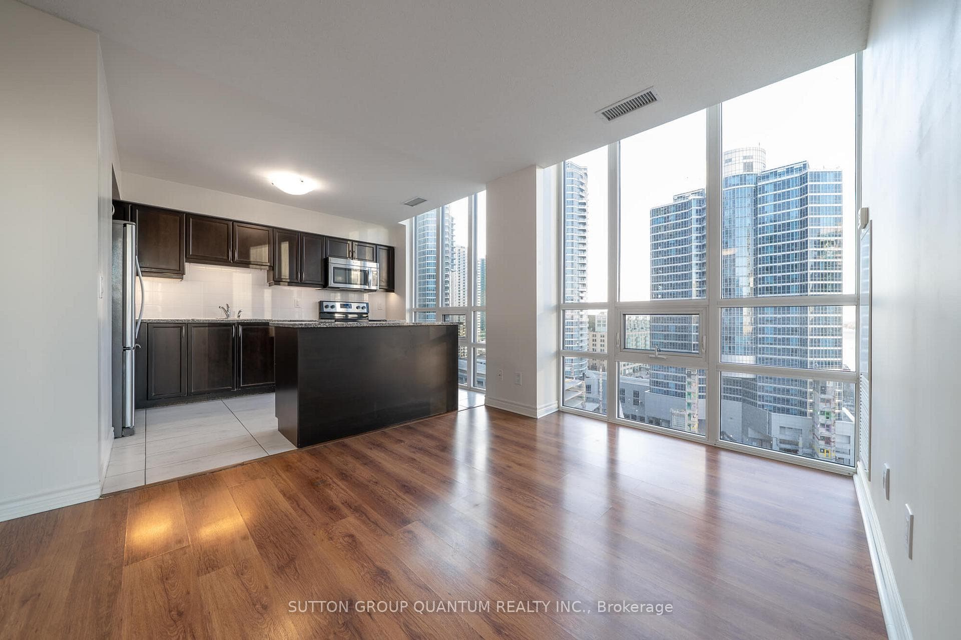 25 Lower Simcoe Street Unit 1708 photo 7