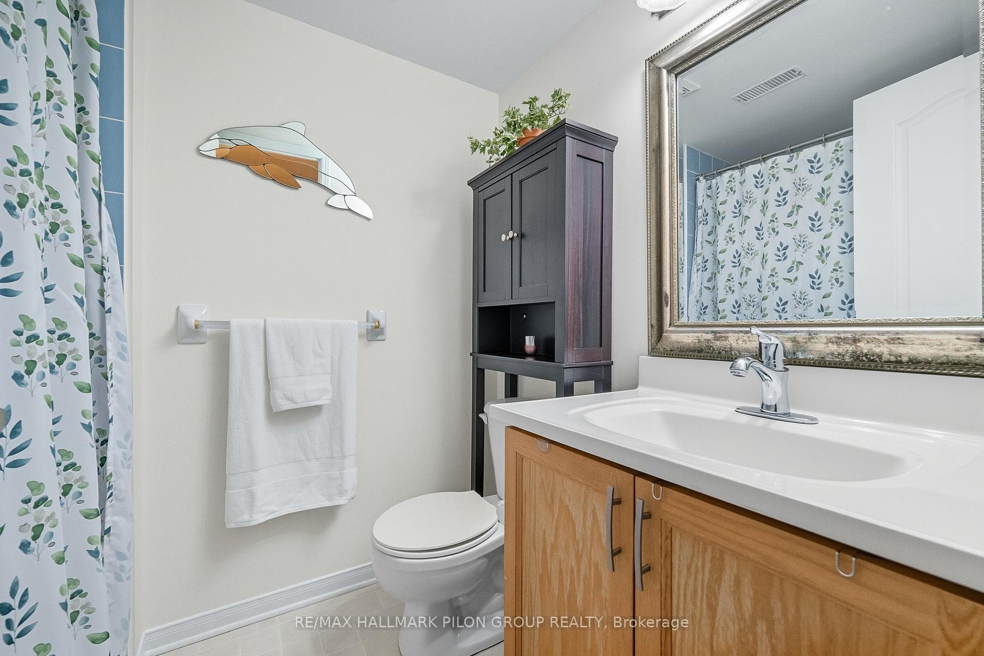 10 Lakepointe Drive photo 13