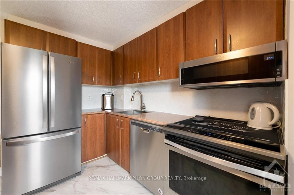 915 ELMSMERE Road Unit 510 photo 8