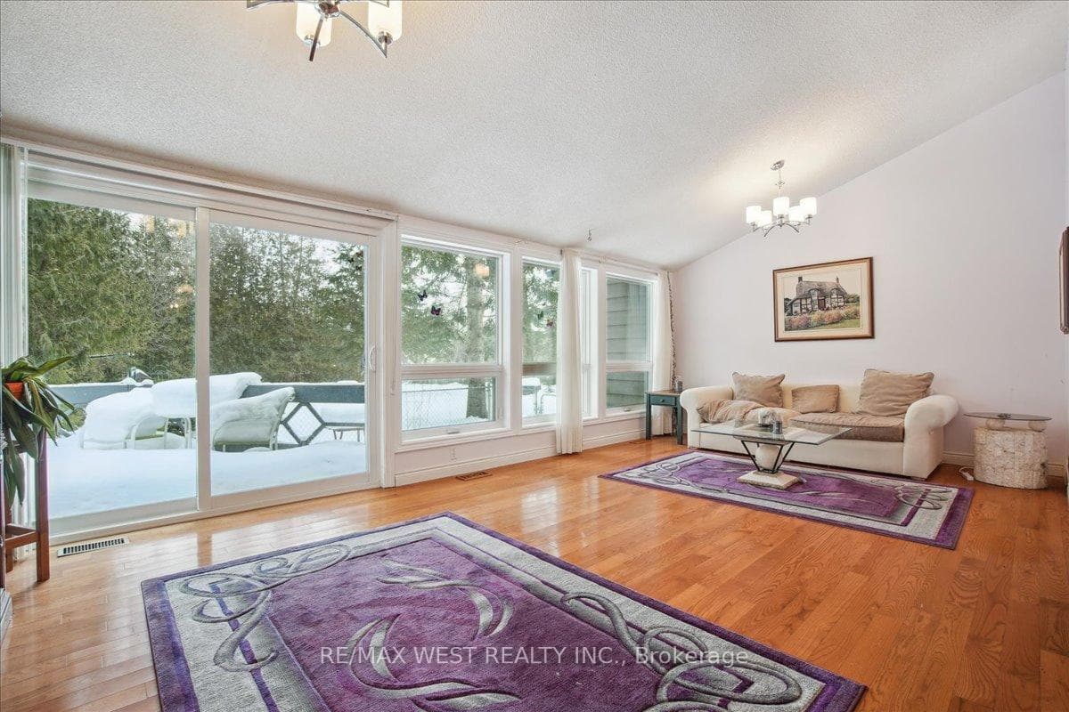 71 Pinecrest Road photo 4