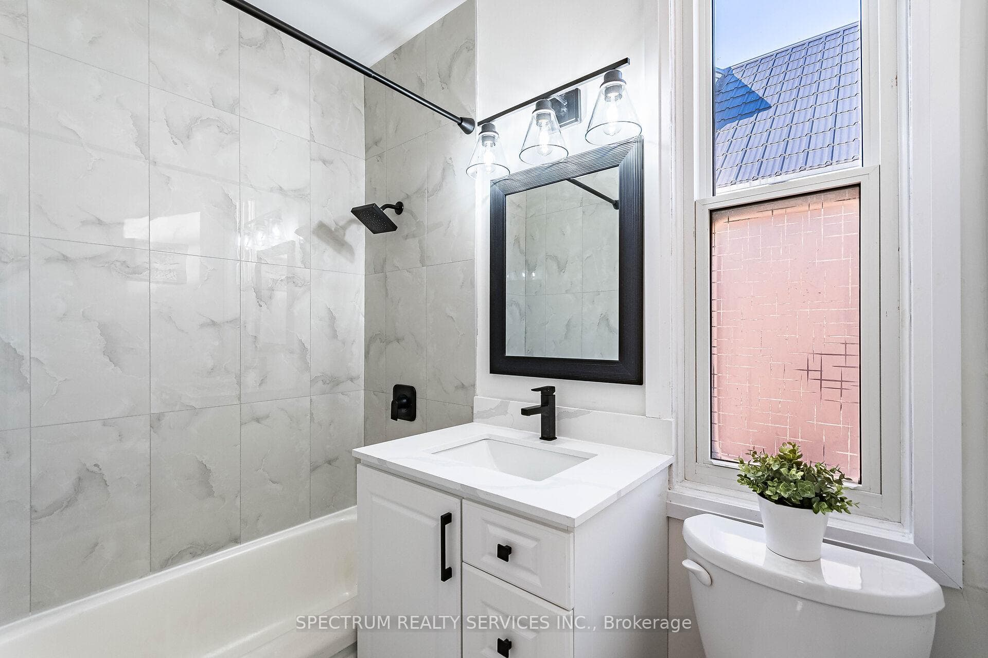 135 East Avenue photo 31