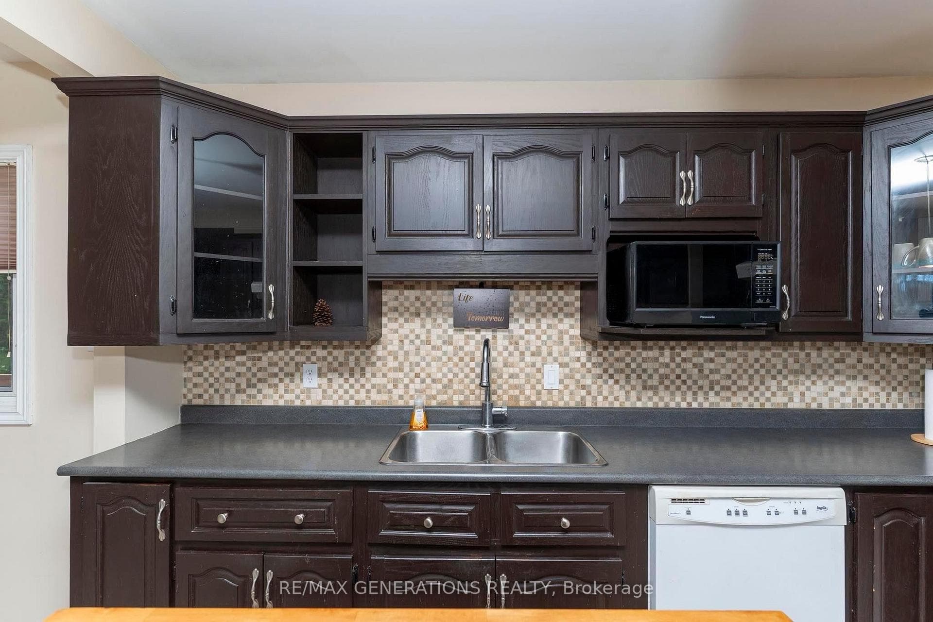 2050 Almira Avenue photo 12