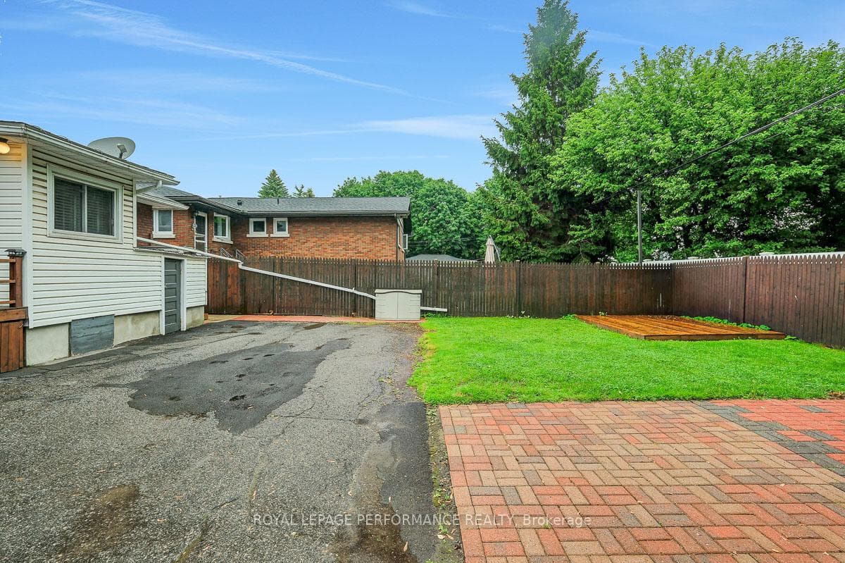 102 Donald Street photo 38