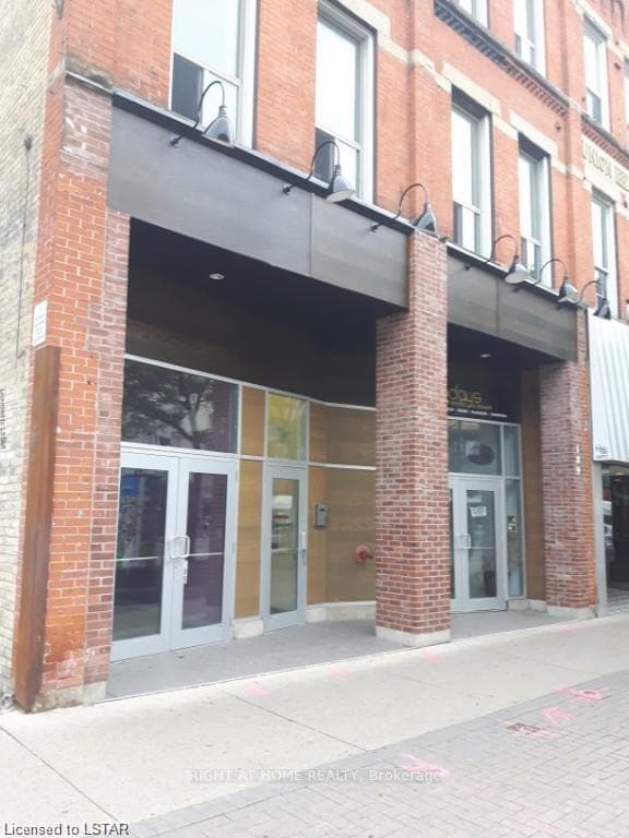 189 Dundas Street Unit B photo 1
