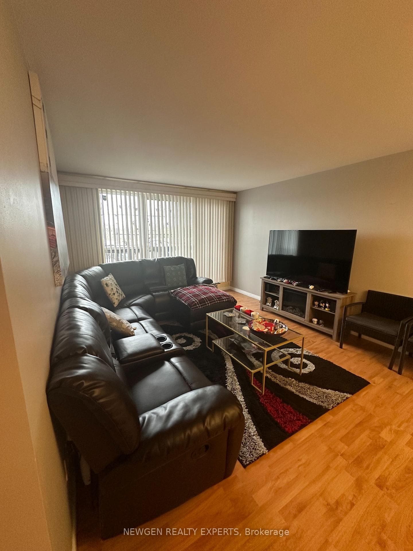 334 Queen Mary Road Unit 112 photo 15