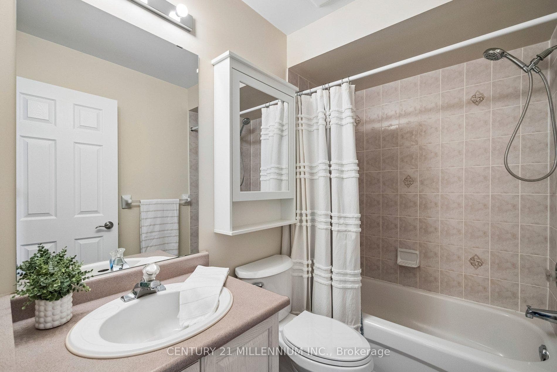 90 Baywell Crescent photo 33
