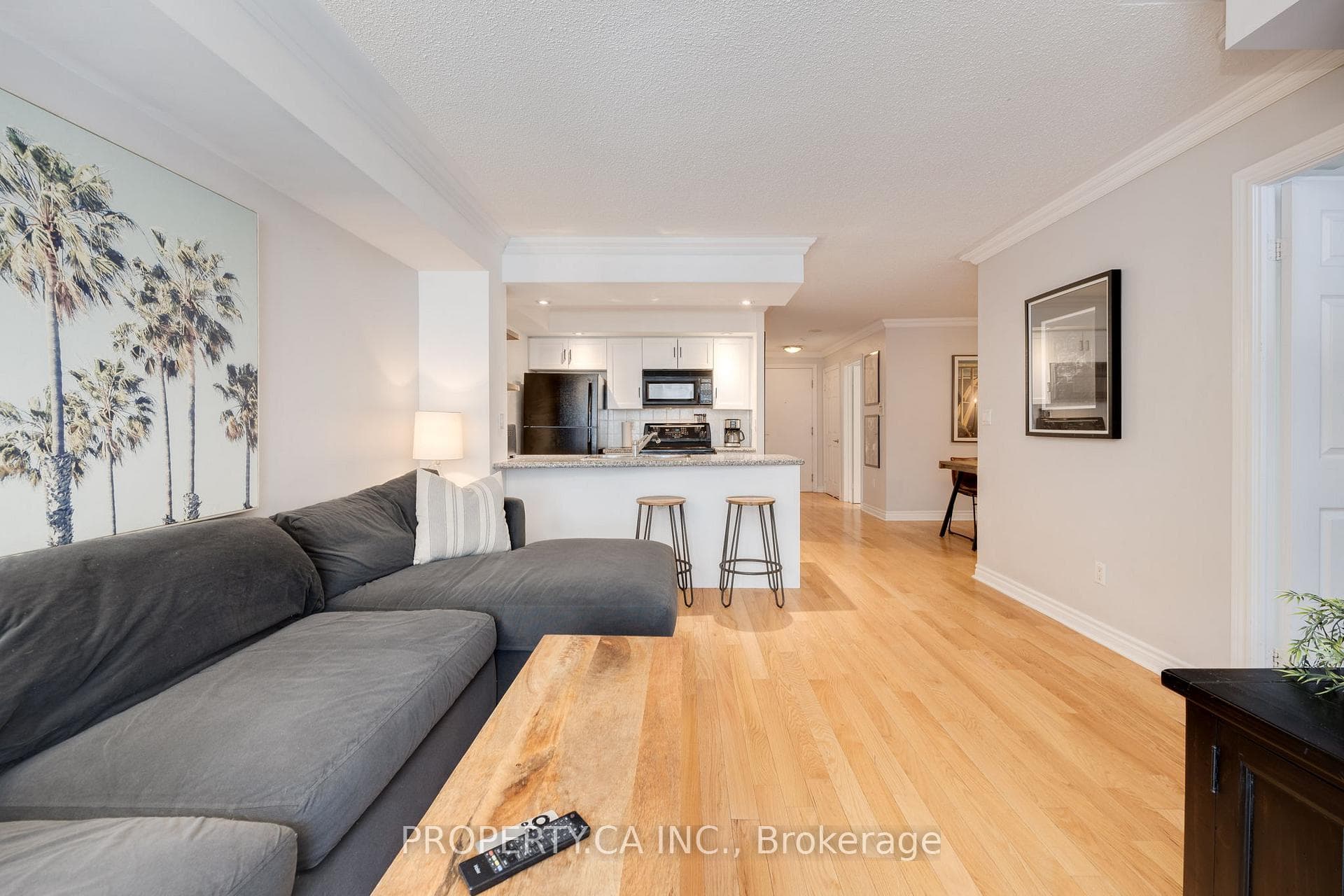 270 Wellington Street Unit 1011 photo 1