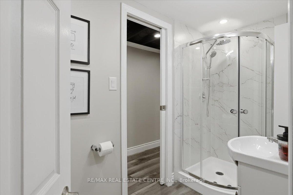 315 Woodlawn Crescent photo 40