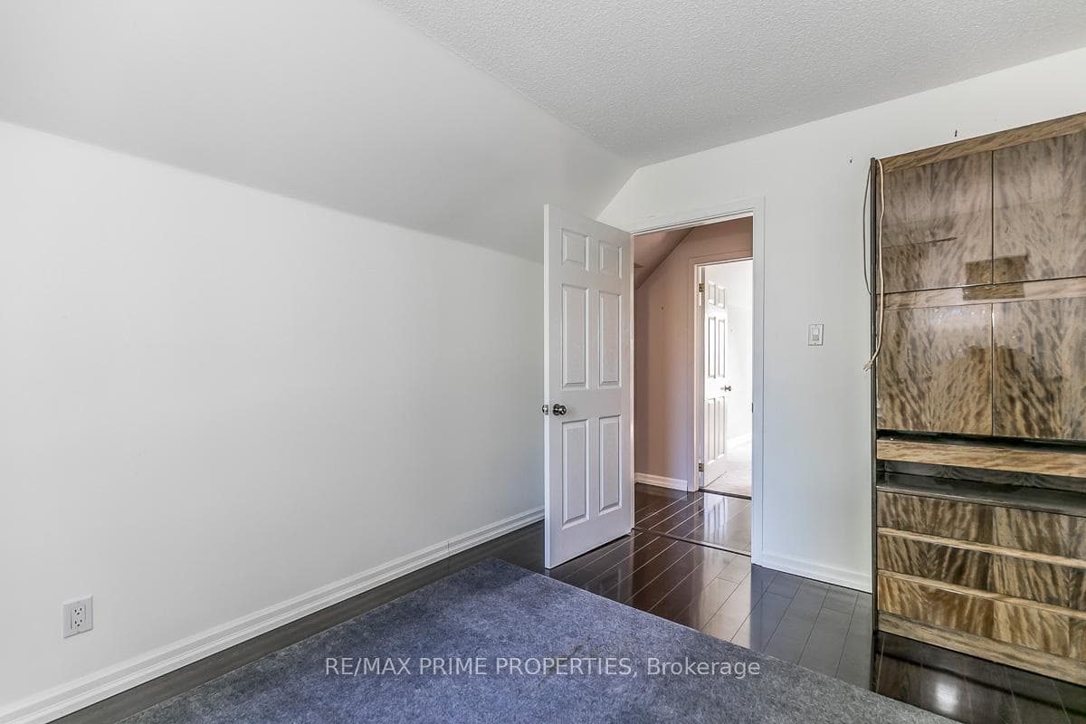 20279 Centre Street photo 23