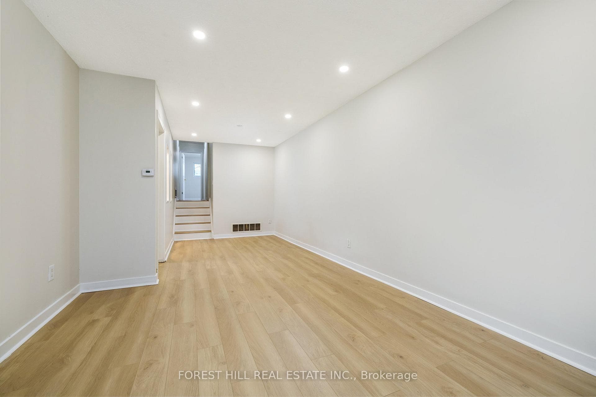 18 Marblehead Crescent photo 4