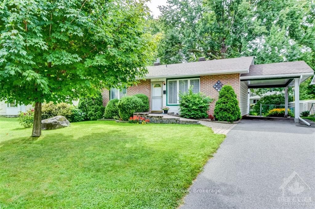 1317 RAINBOW Crescent photo 1