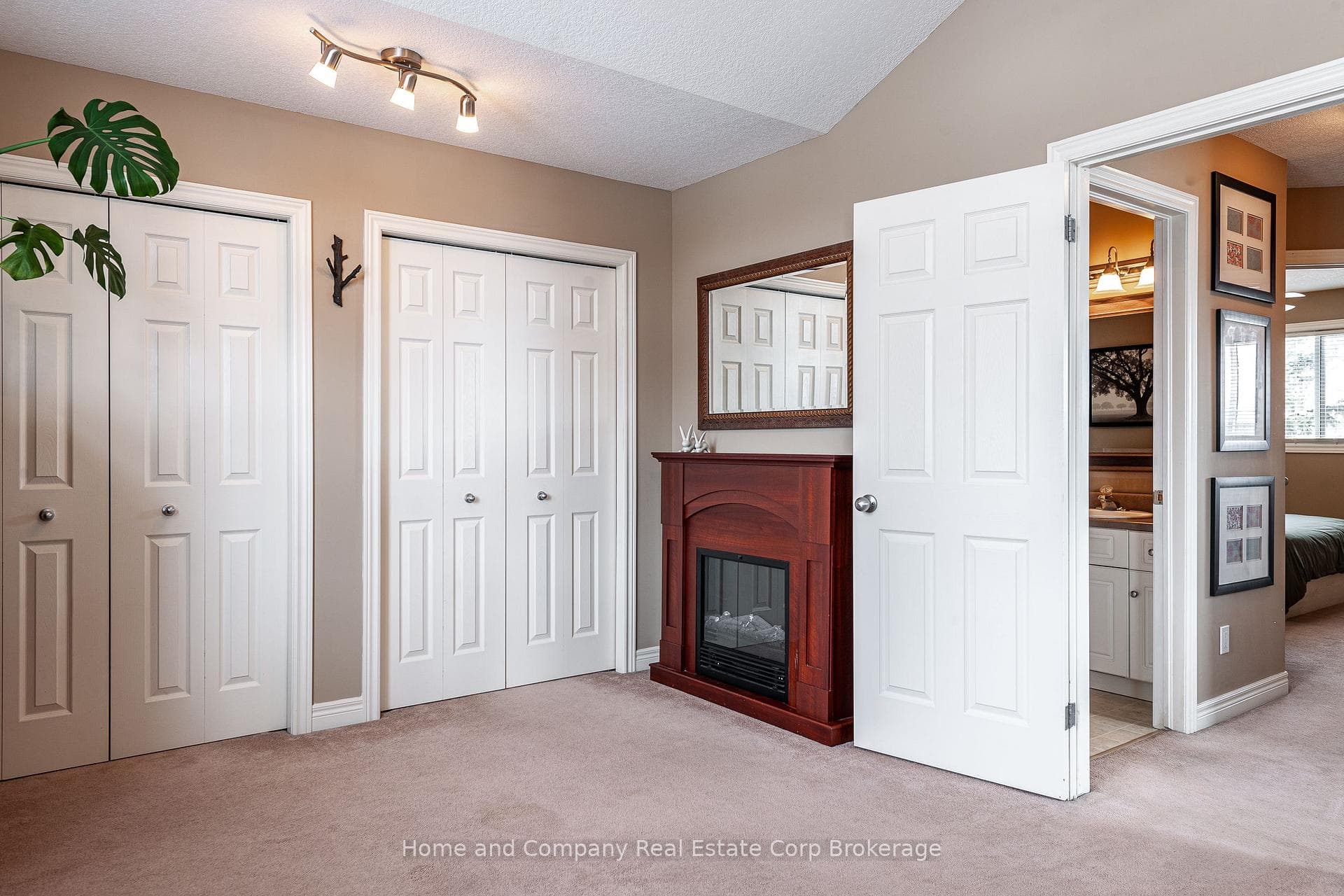 51 Gregory Crescent photo 22