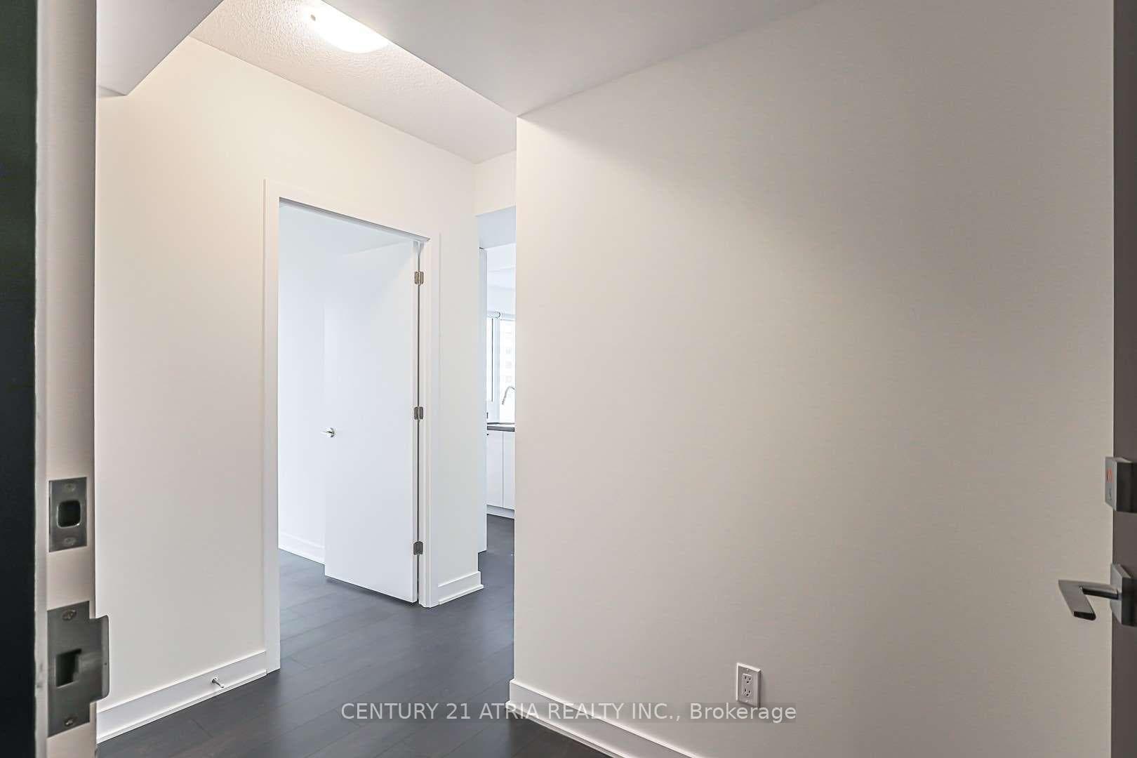 2221 Yonge Street Unit 909 photo 4