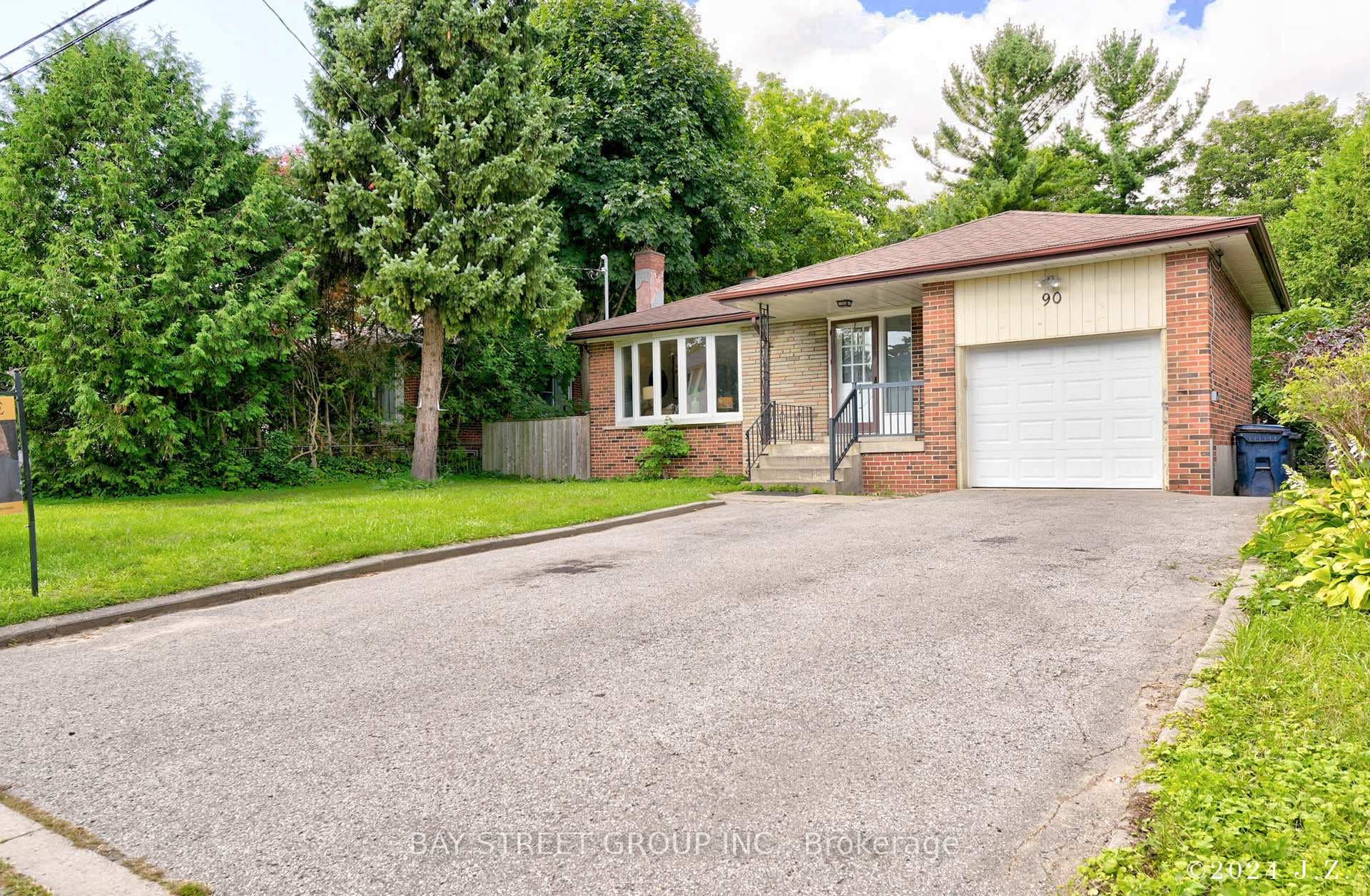 90 Banmoor Boulevard photo 2