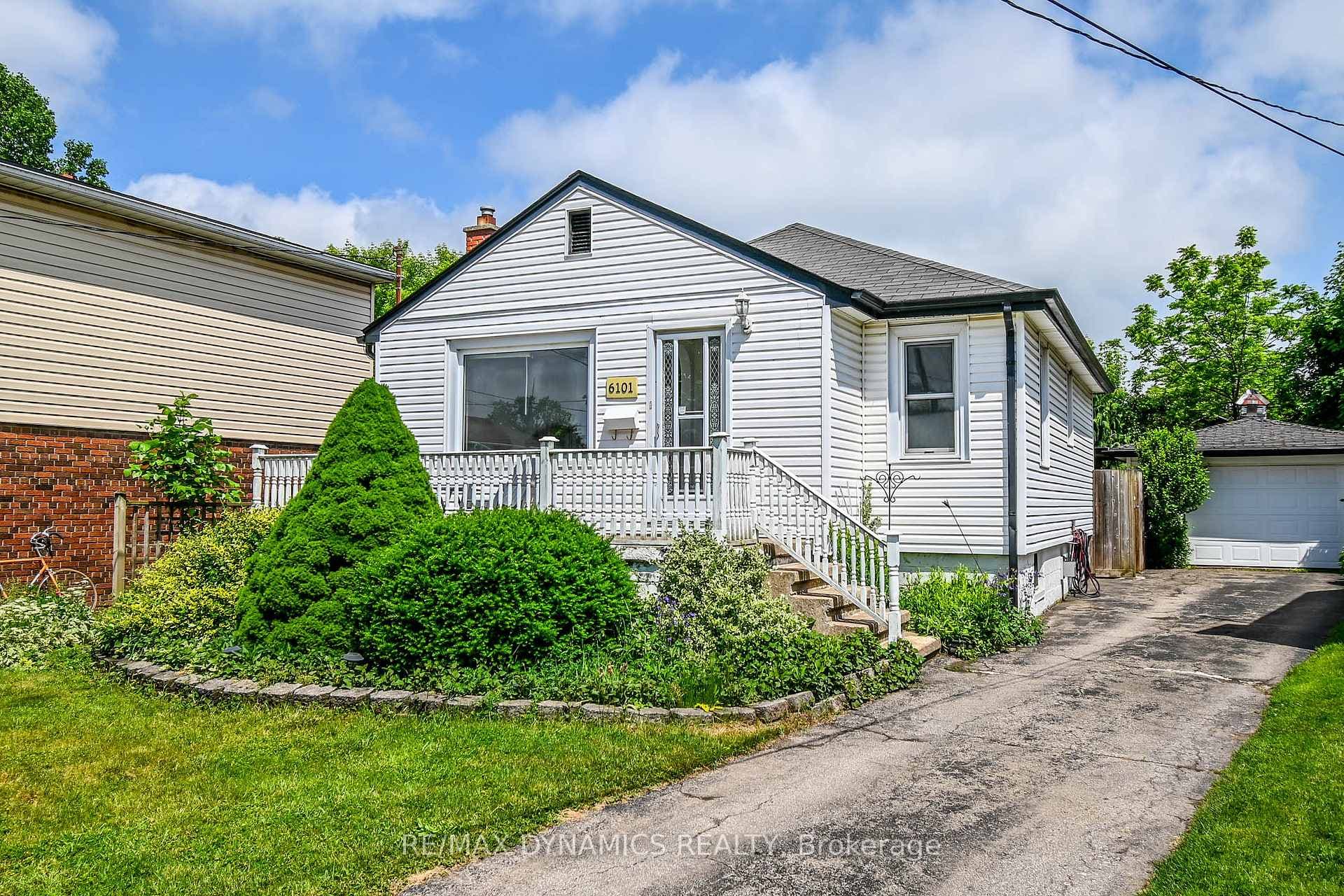 6101 Toby Crescent photo 2