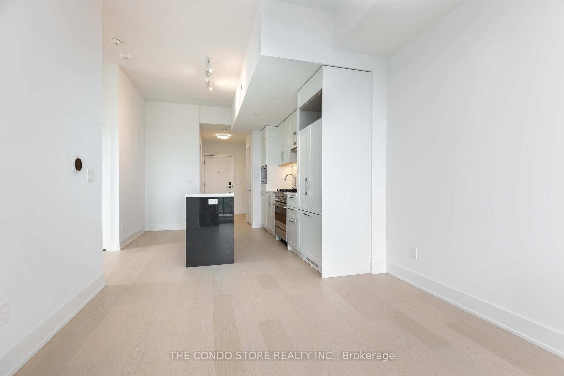 8 Manor Road Unit 707 photo 3
