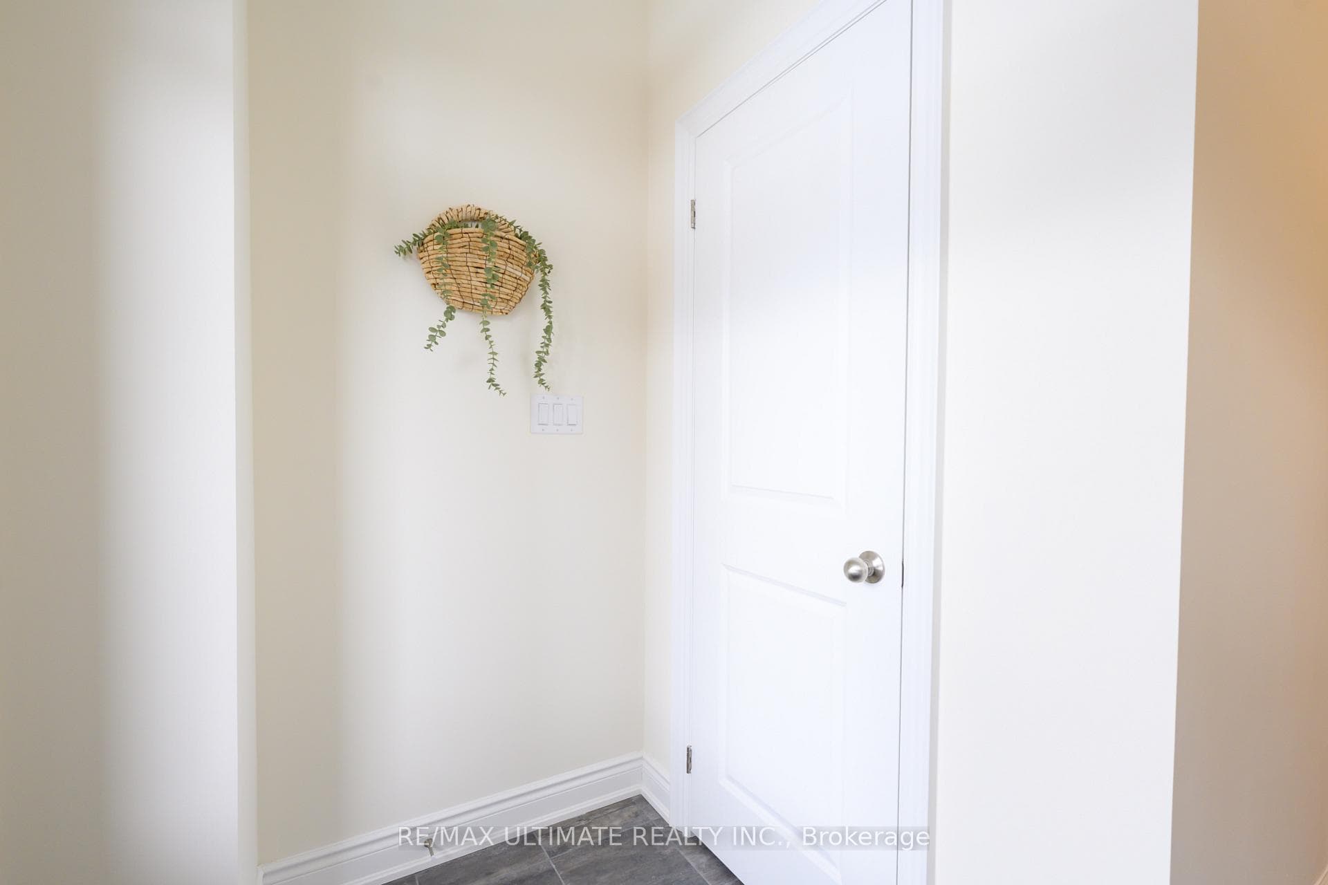 12 Singhampton Road photo 48