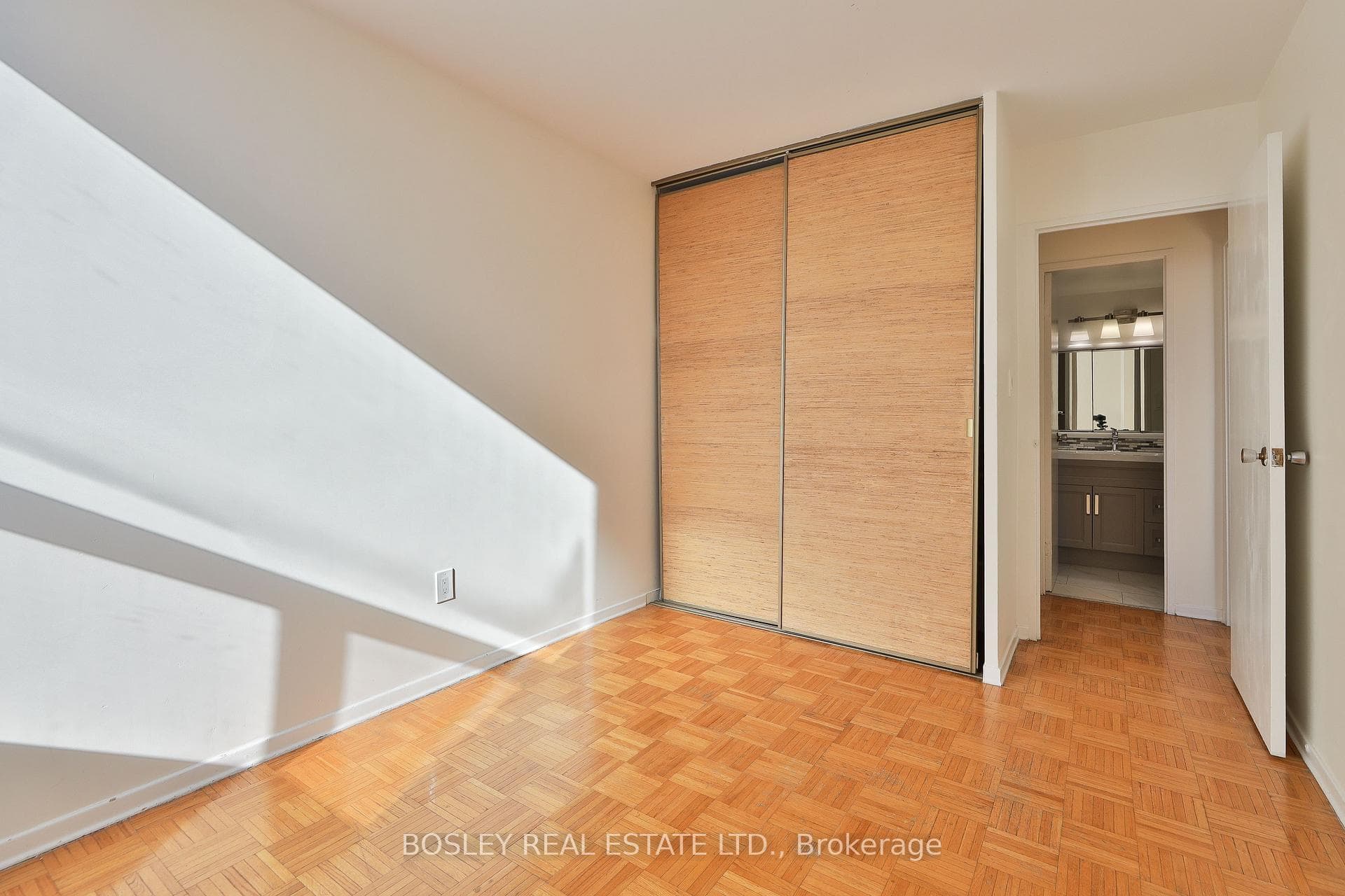 60 Pavane Linkway N/A Unit 404 photo 20