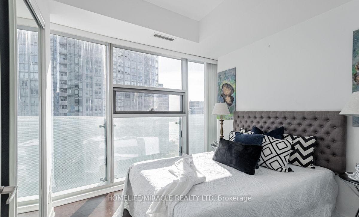 14 York Street Unit 2202 photo 2