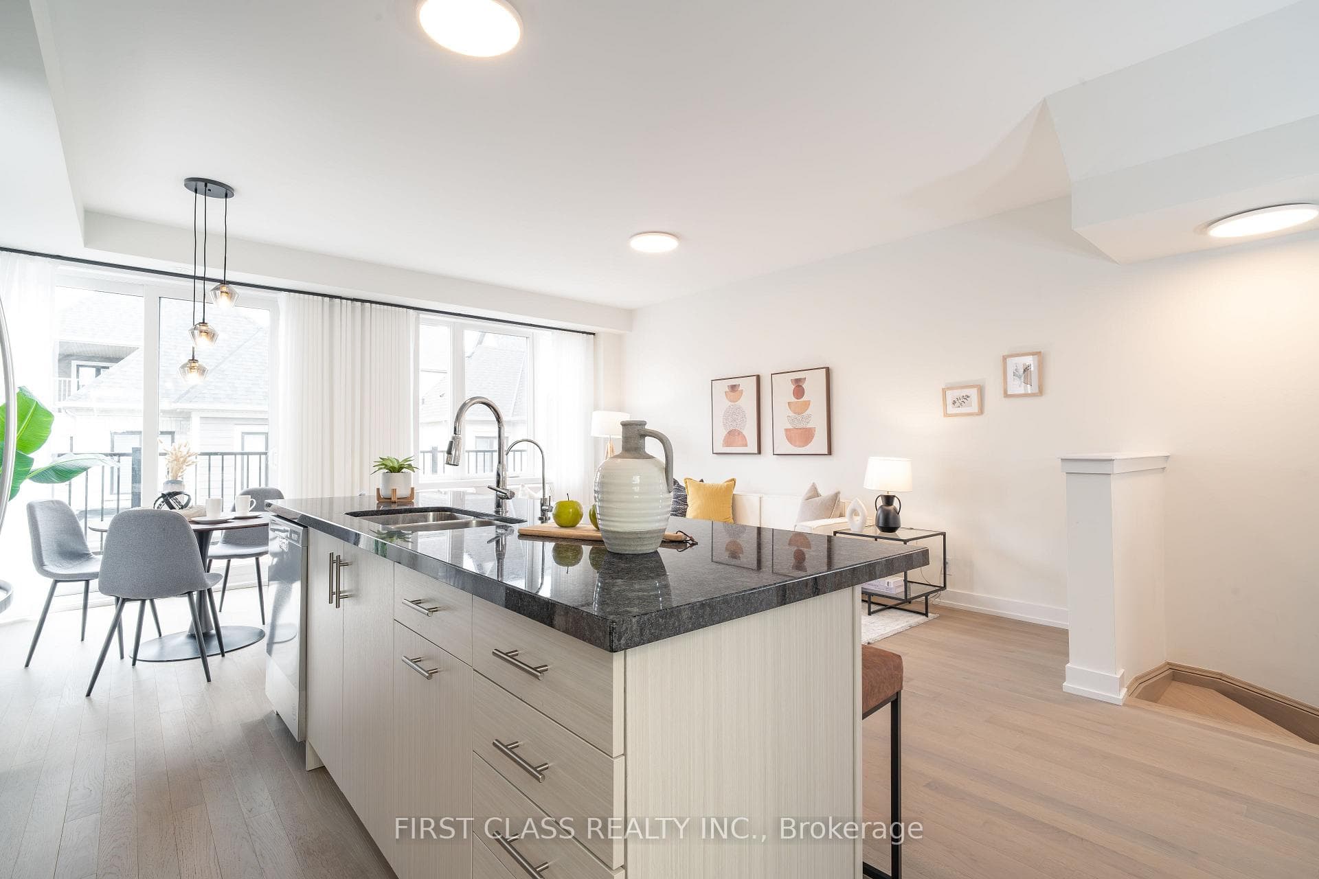 15 Guardhouse Crescent photo 11