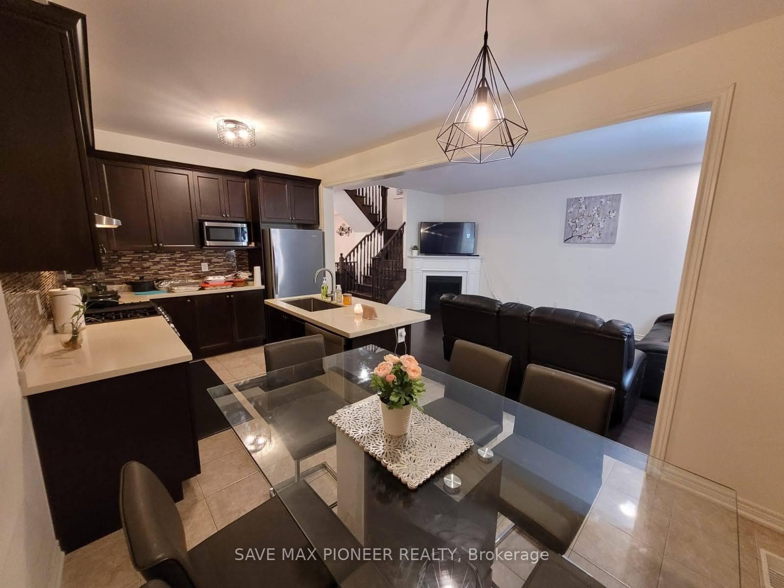 11 Ivor Crescent photo 28
