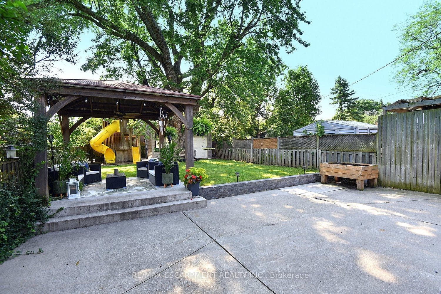 1091 Upper Wellington Street photo 36