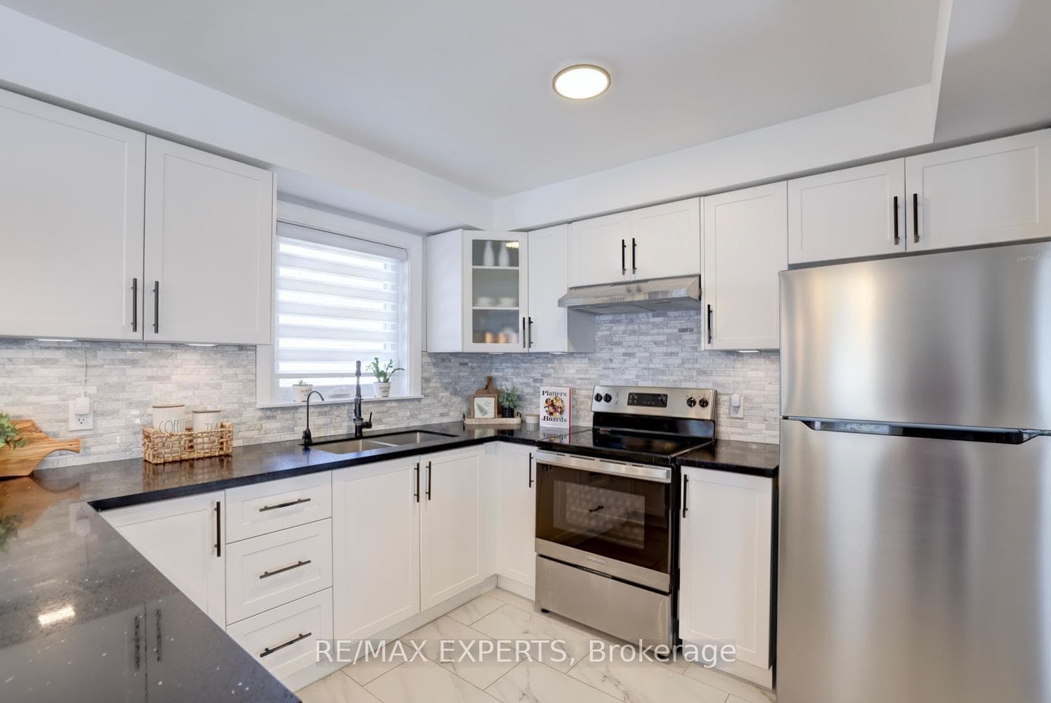 72 Donald Crescent photo 14