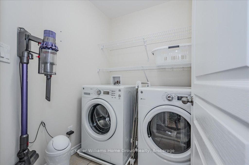 202 Couling Crescent photo 31