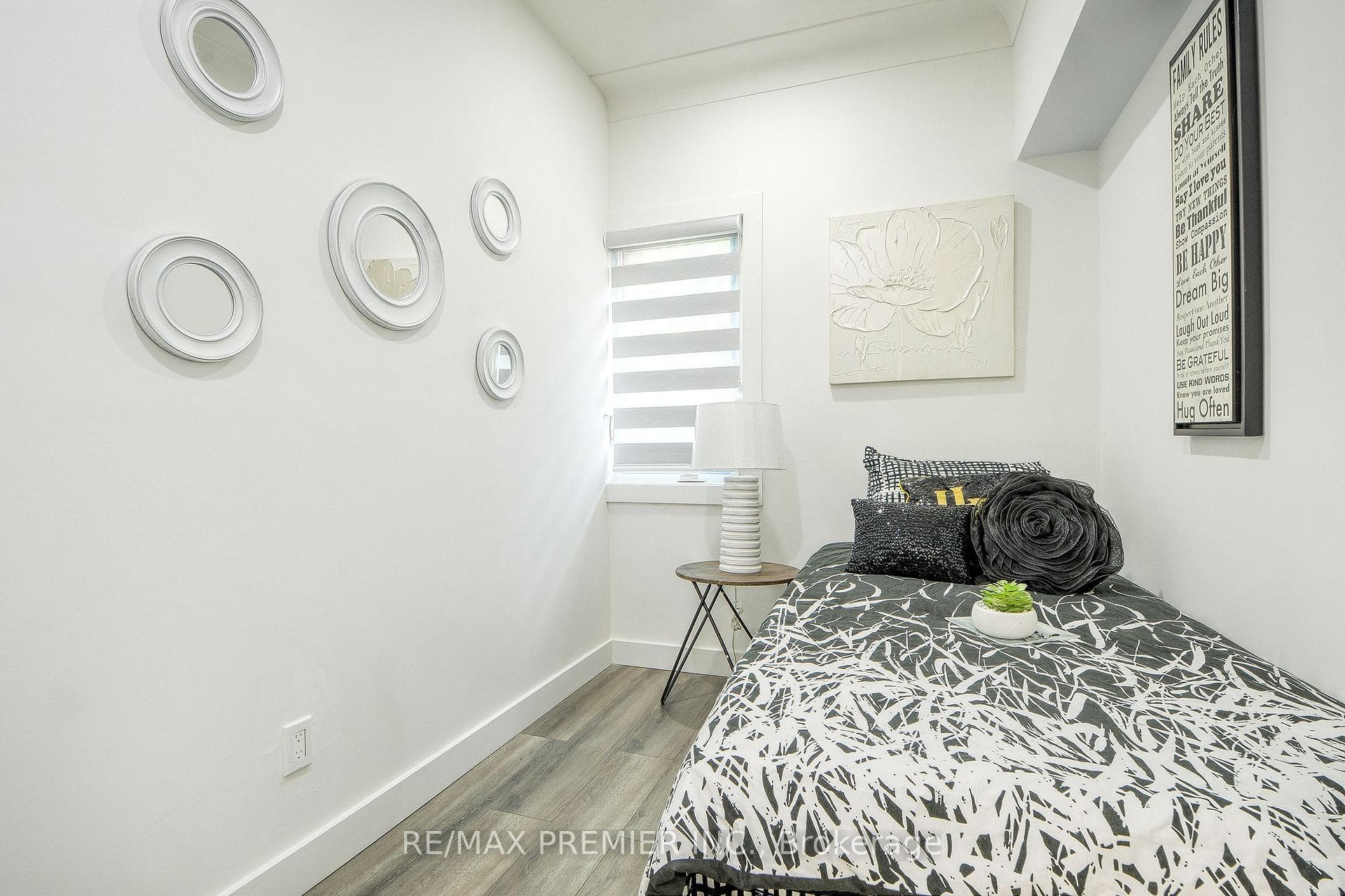 1467 Ouellette Avenue photo 16