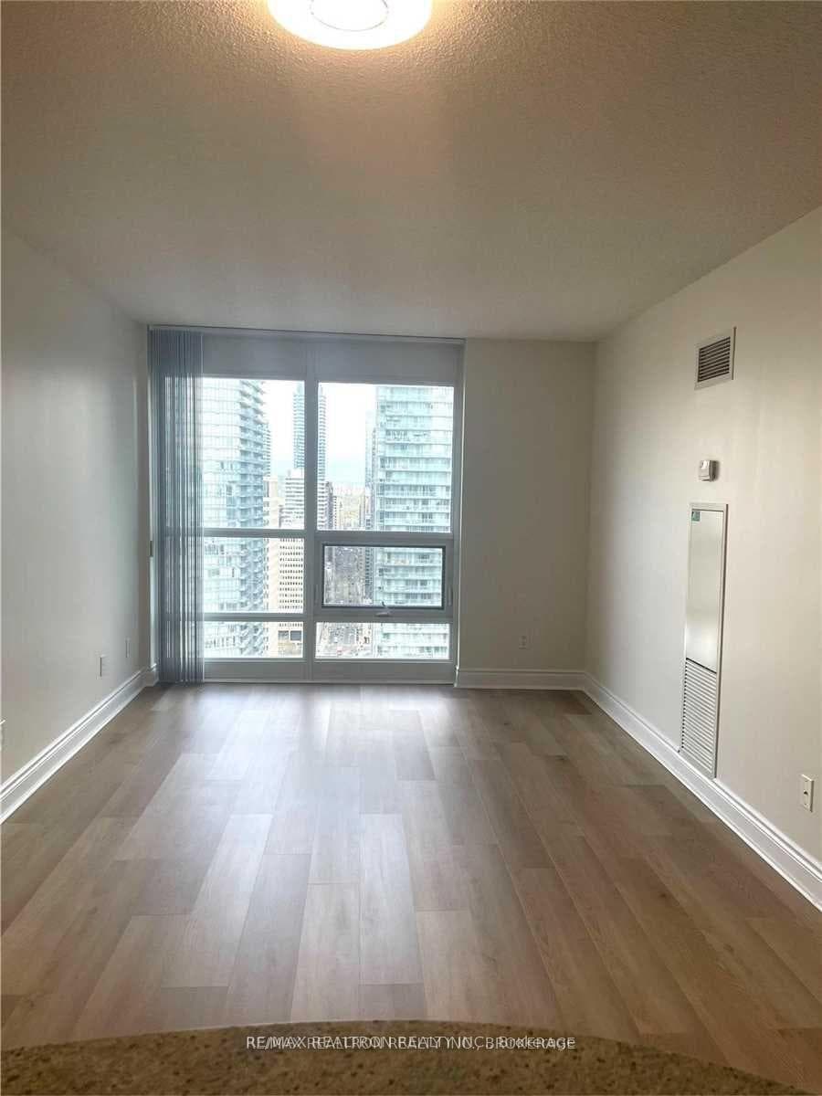 763 Bay Street Unit 3912 photo 3