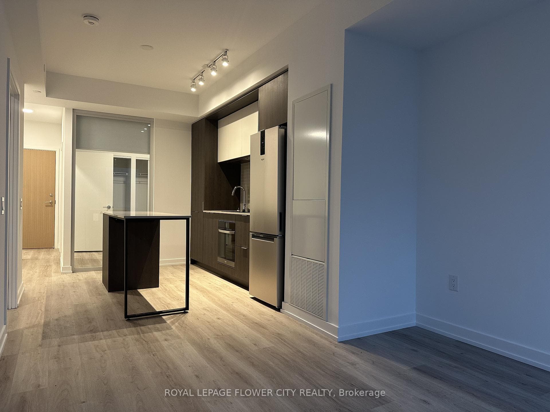 395 square one Drive Unit 3407 photo 6