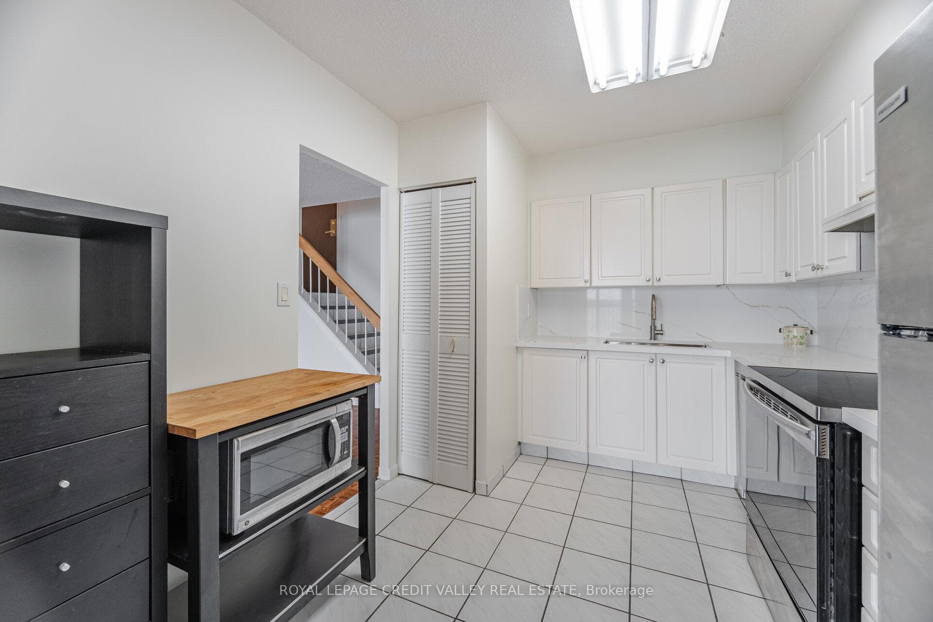33 Harbour Square Unit 1421 photo 13