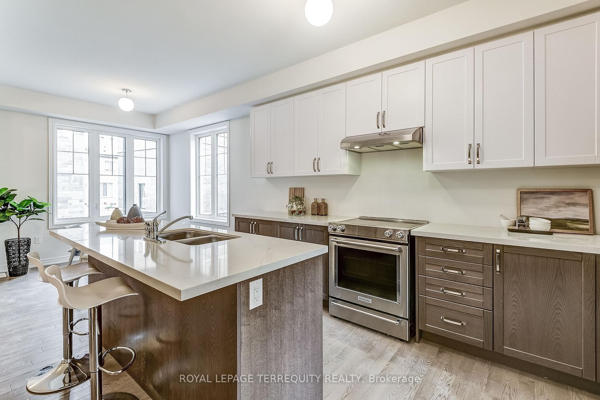 313 Coronation Road photo 9