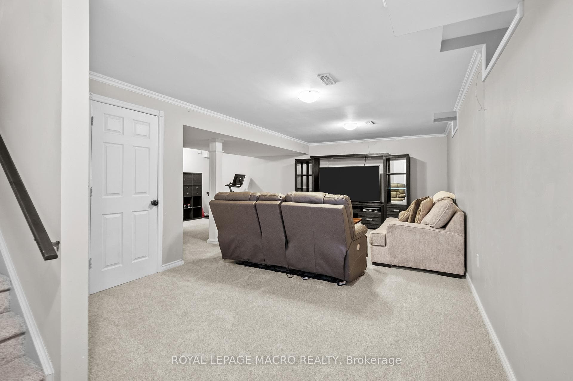 44 PELECH Crescent photo 35