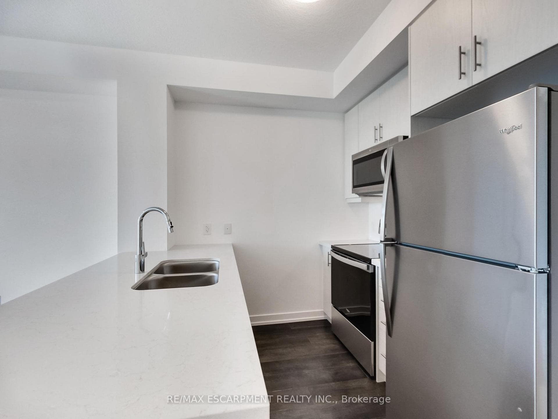 470 Dundas Street Unit 708 photo 8