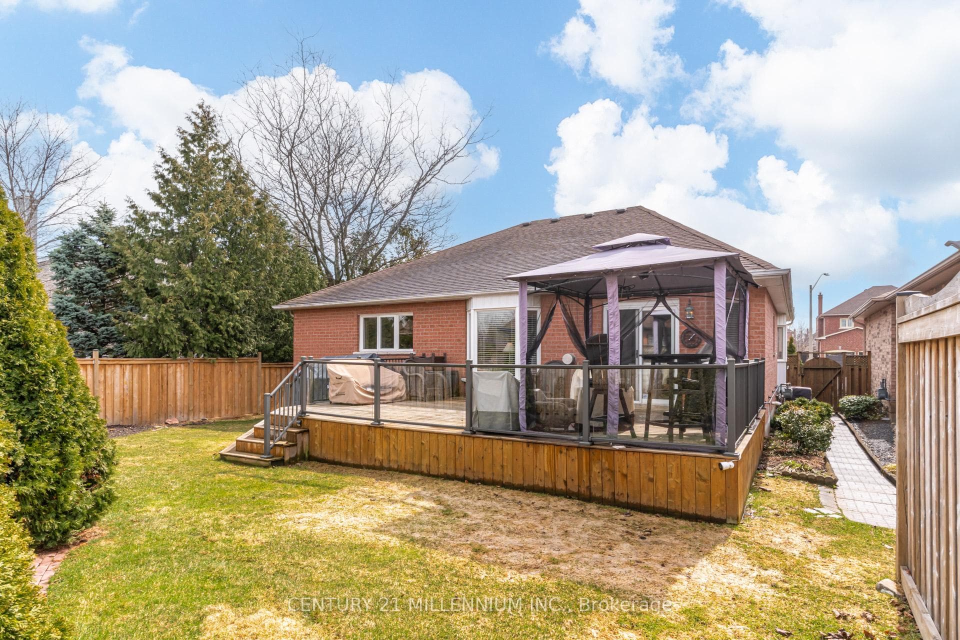 93 Samuel Crescent photo 40