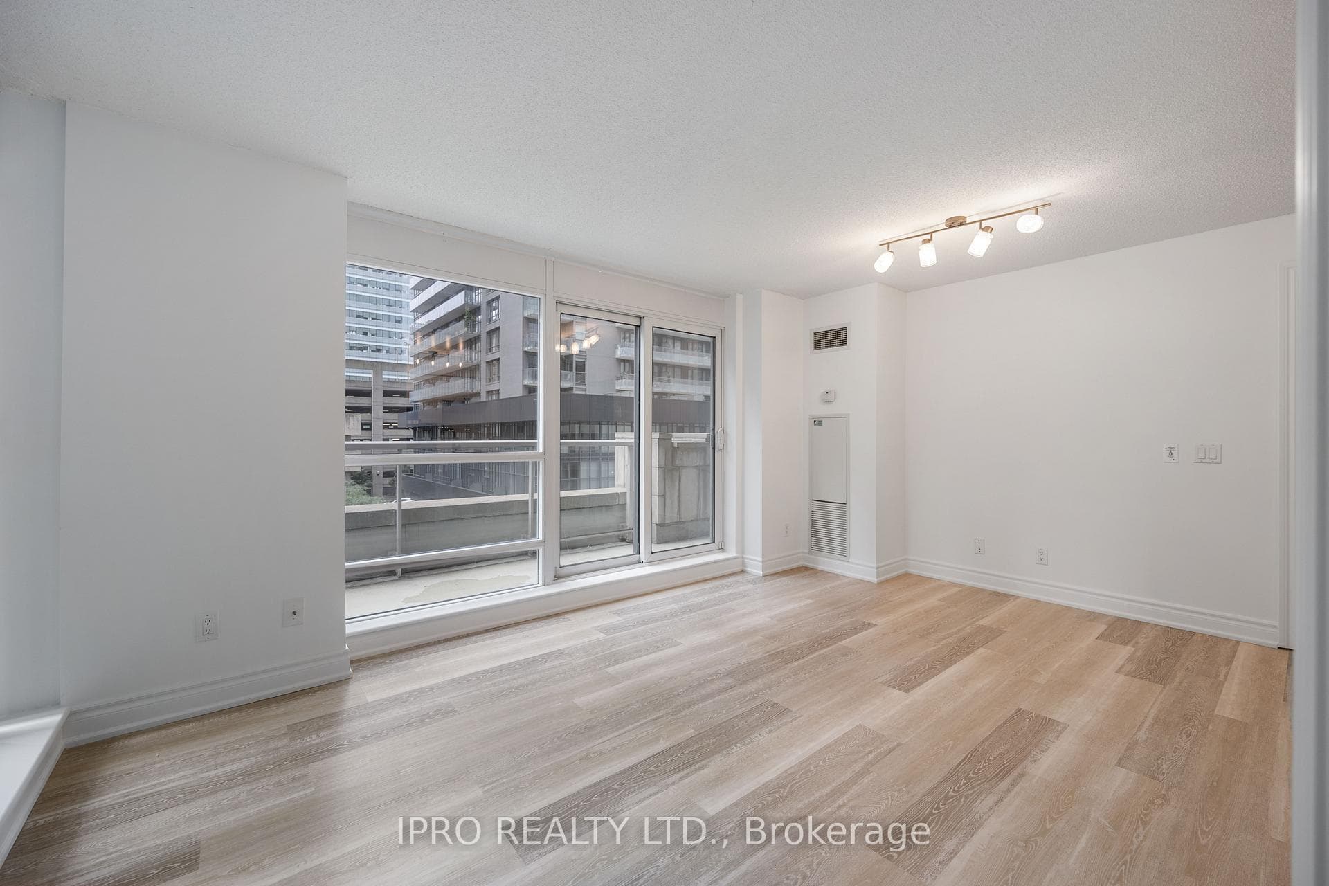 763 Bay Street Unit 309 photo 3