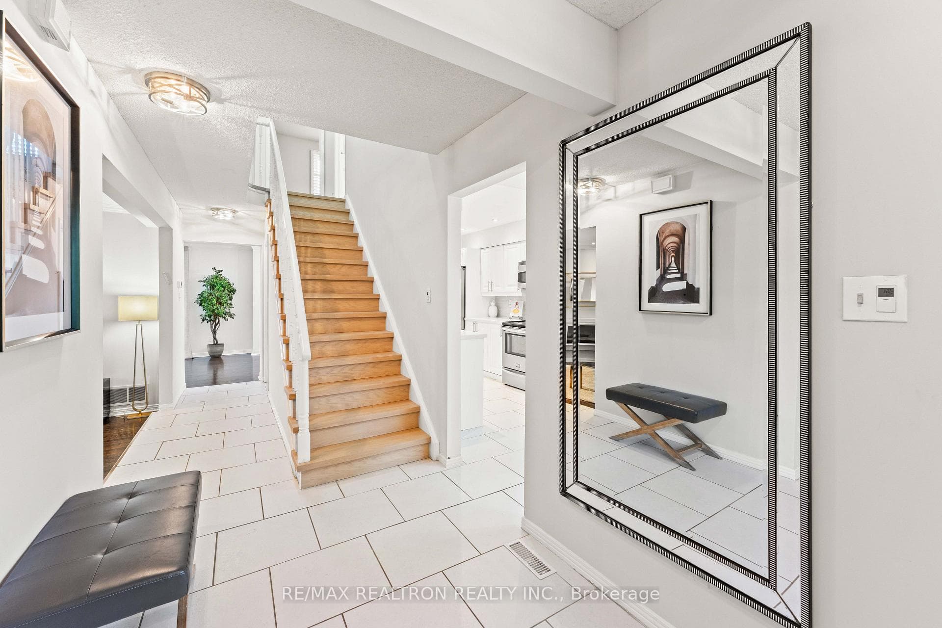 143 Spring Gate Boulevard photo 4