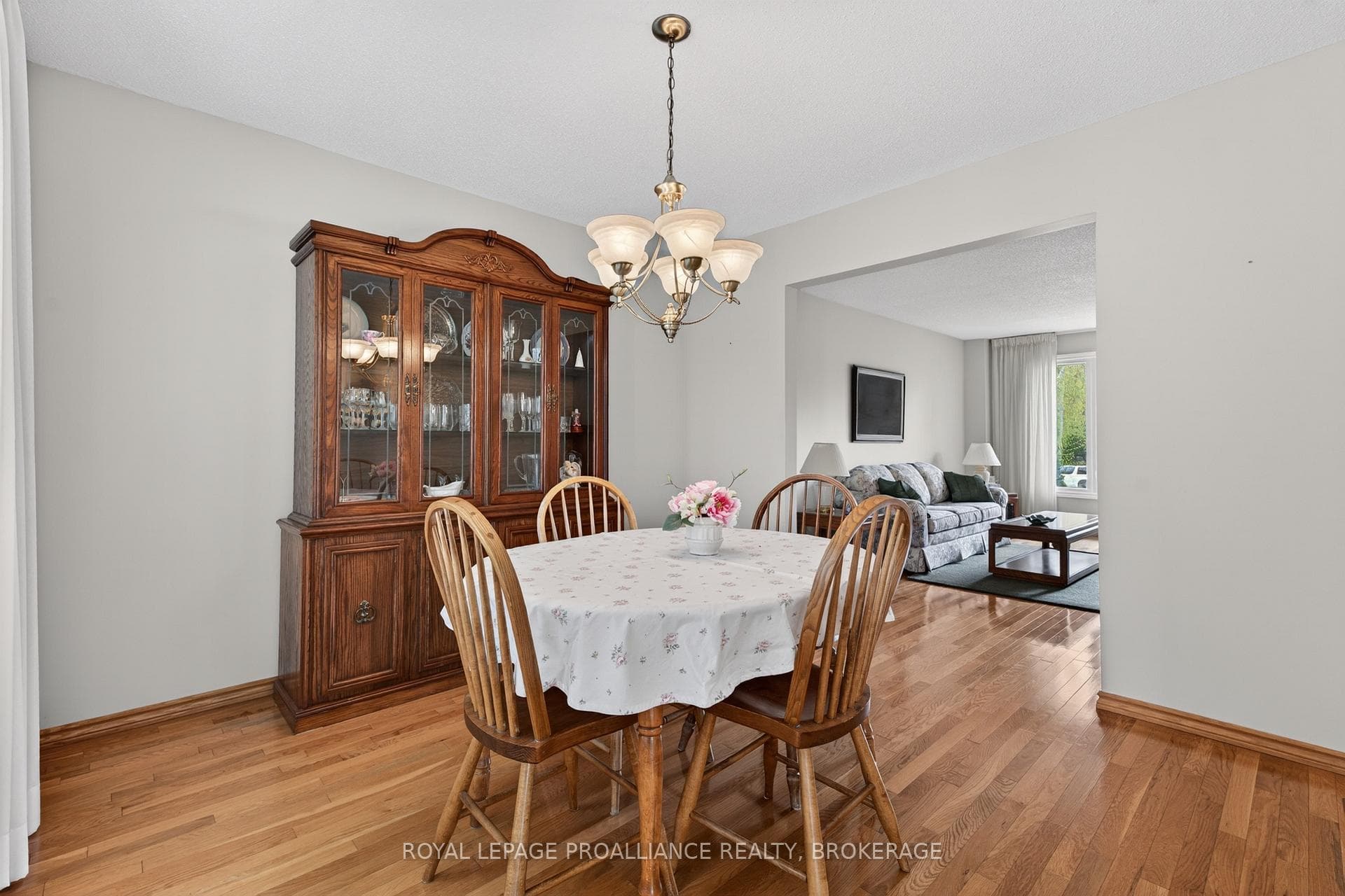 887 Crestwood Avenue photo 6