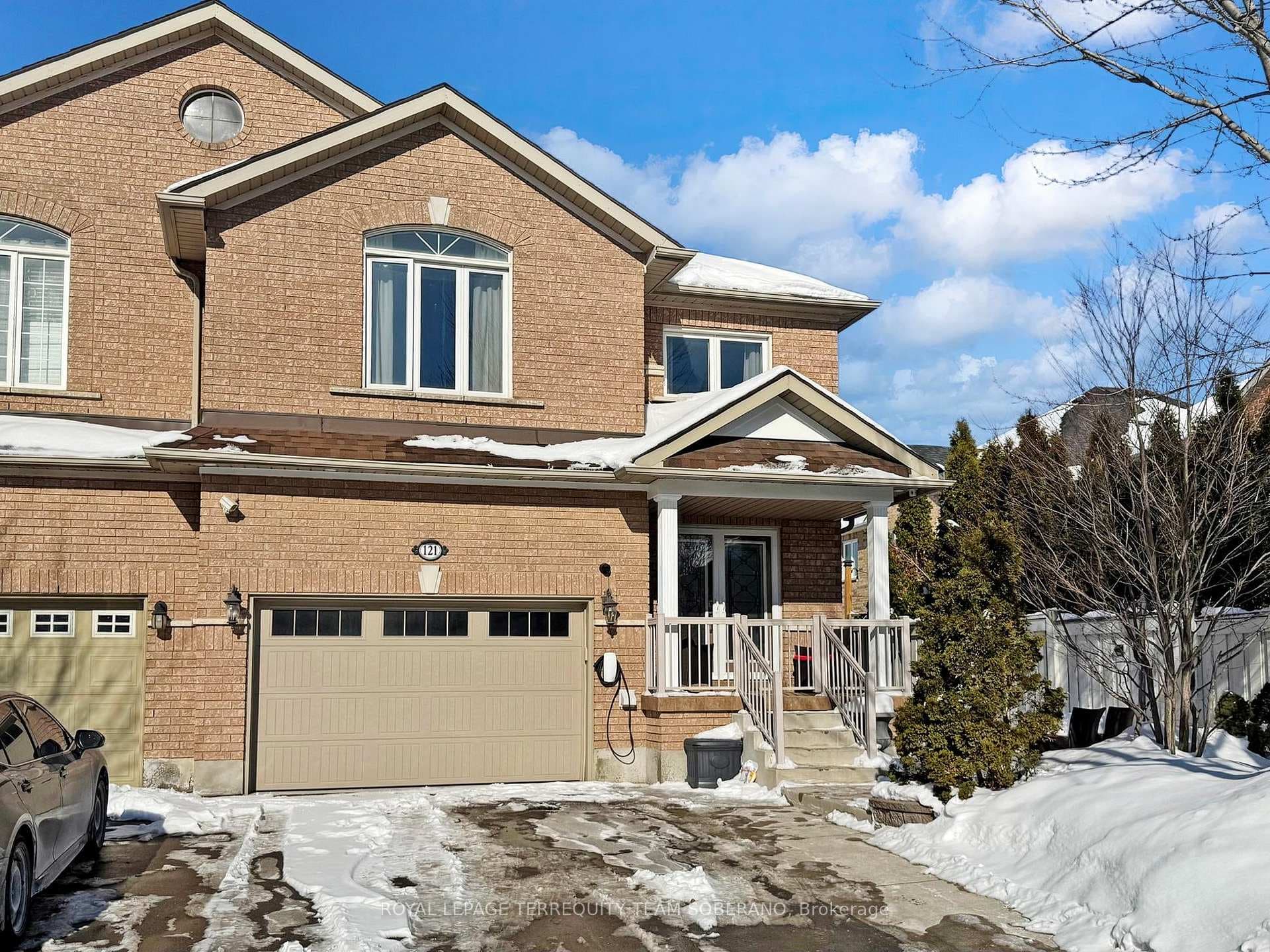 121 Adventure Crescent photo 1