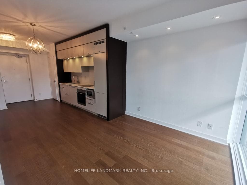 15 Grenville Street Unit 1811 photo 4