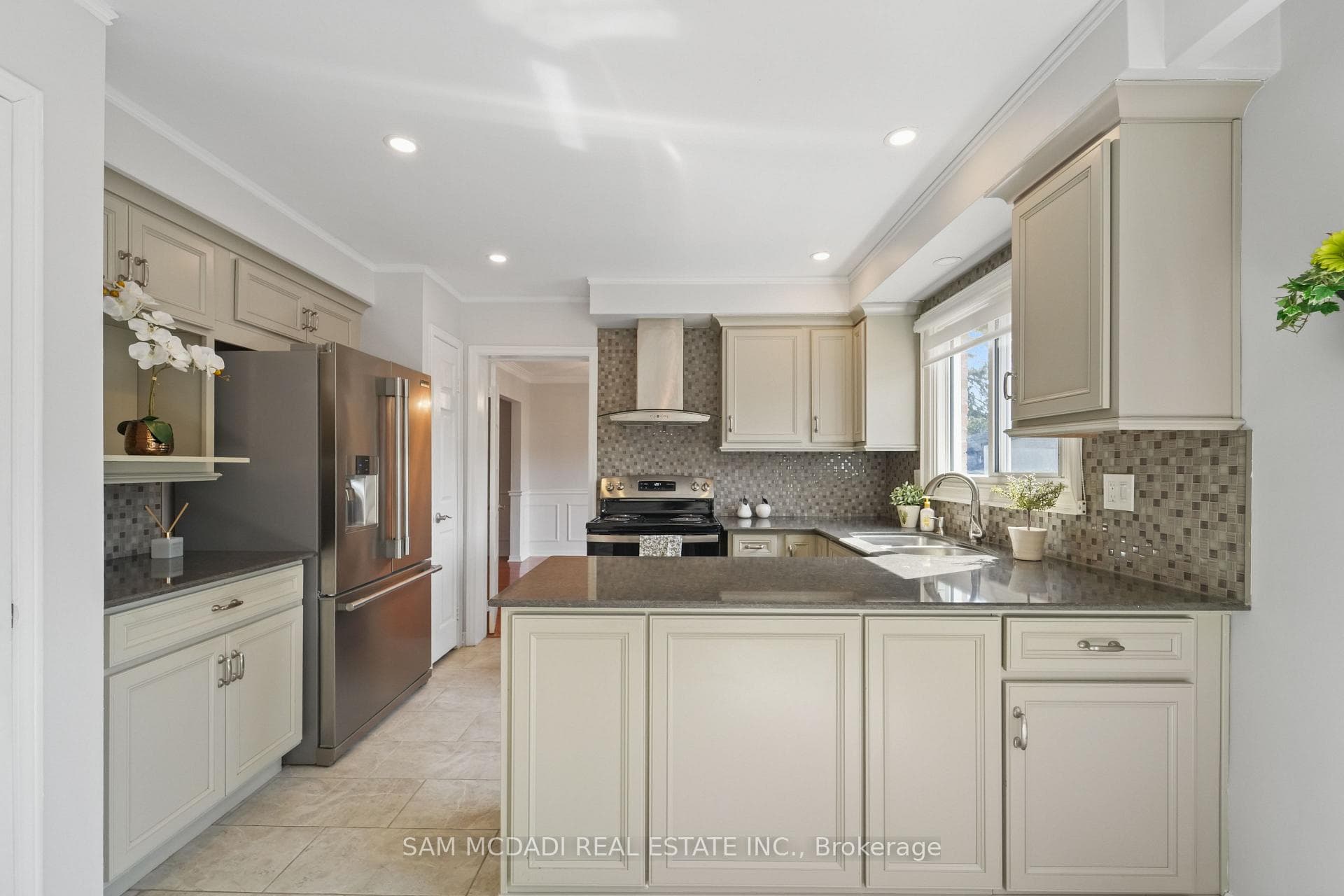 2032 Shannon Drive photo 13