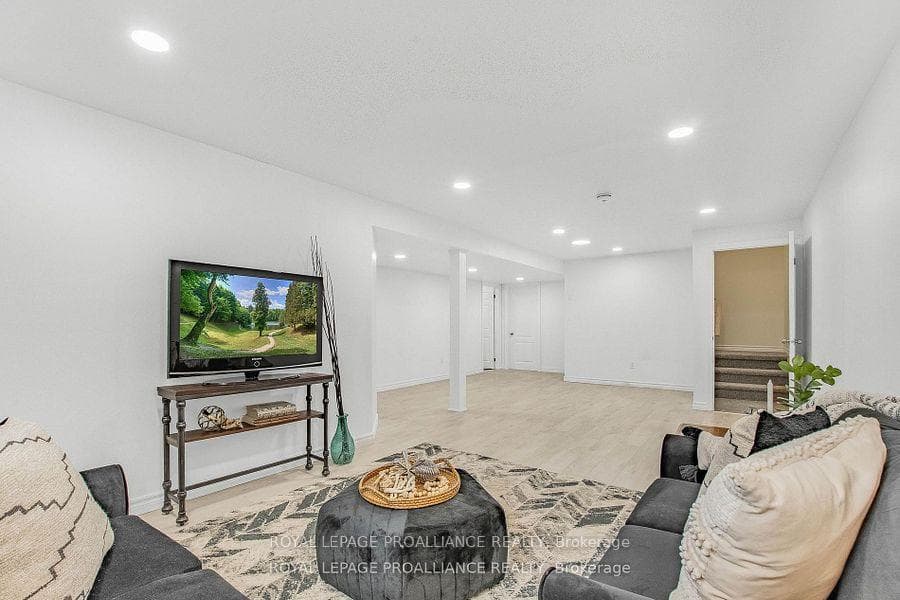75 Cortland Way photo 25